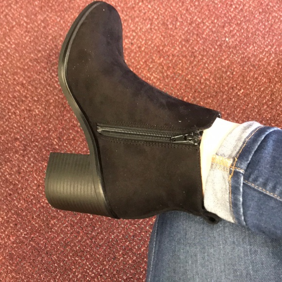 ❌1 LEFT!! Size 8.5❌Comfy Block Heeled Booties - Picture 5 of 8